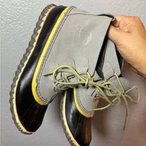Sorel Black and Gray Boots with Yellow Laces sz 7.5